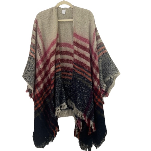 NWOT Boho Fabulous Plaid Fringed Poncho Shawl - One Size - Picture 2 of 8